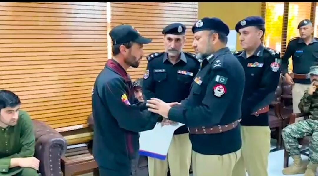 IGP Zulfiqar Hameed Visits Bajaur, Meets Families of Martyred Policemen, Vows to Bring Terrorists to Justice