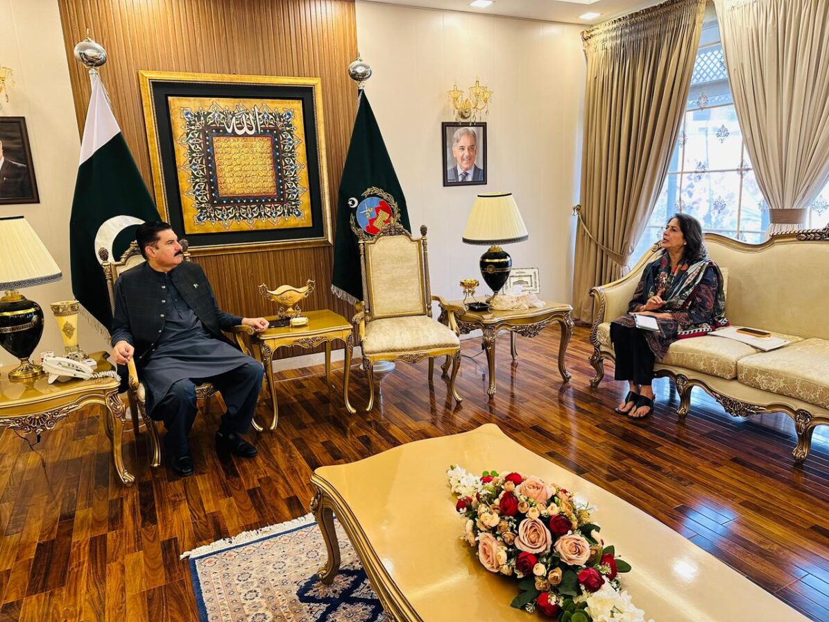 KP Governor Applauds PEMRA Performance Under Chairperson Anbreen Jan