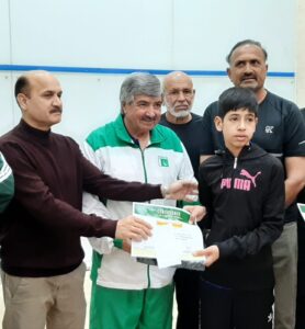 Young Squash Player Sudis Dildar Honored by Qamar Zaman