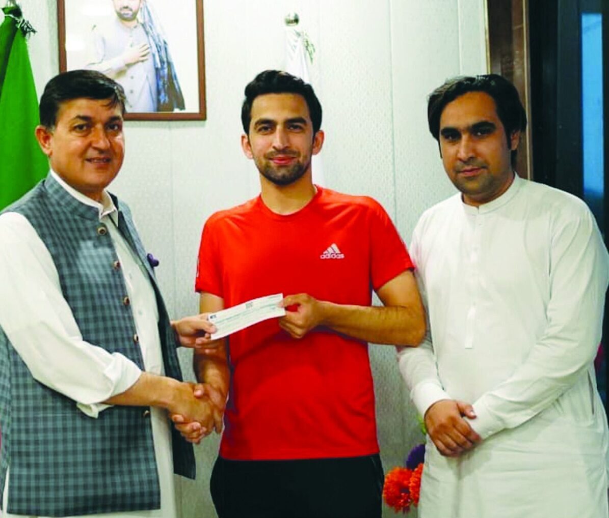 Rs500,000 Awarded to Danish Atlas Khan by KP Sports Adviser