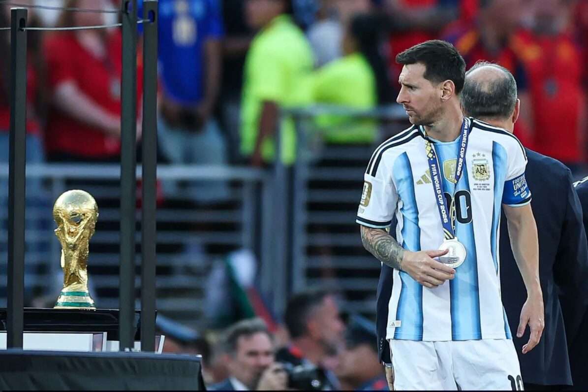 Messi’s Longing Gaze at the World Cup Trophy