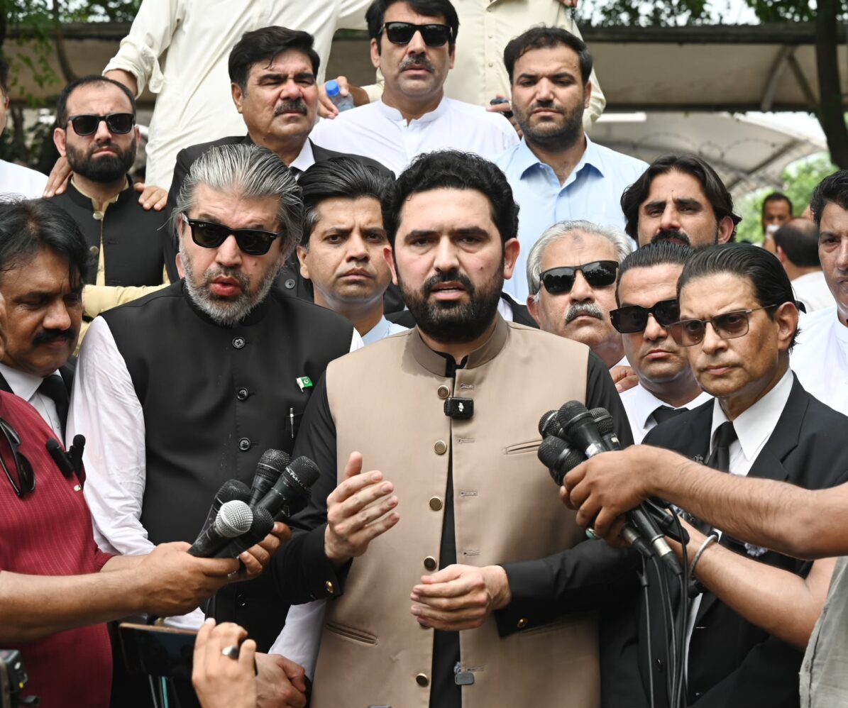 CM Afridi Calls for Imran’s Treatment by Personal Doctors